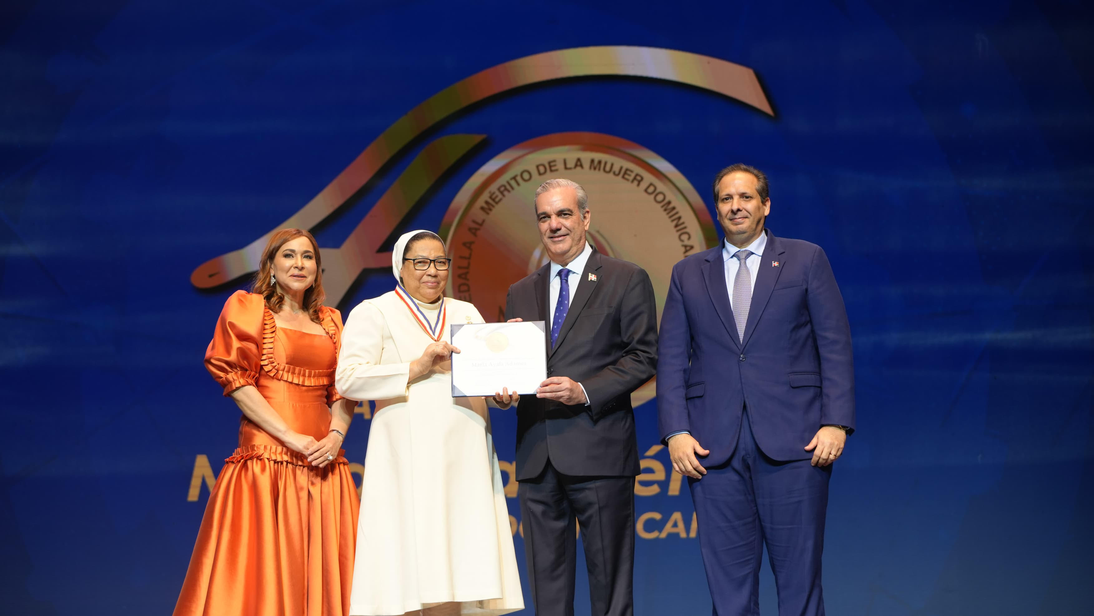 Presidente Abinader entrega Medalla al Mérito de la Mujer Dominicana a sor Trinidad Ayala