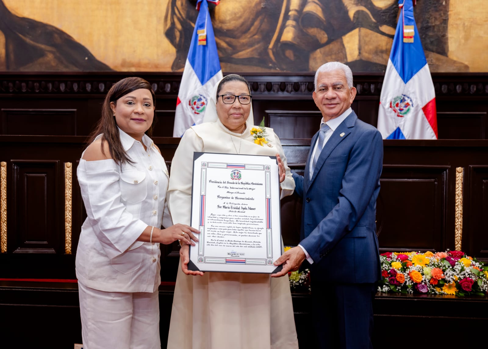 Senado reconoce labor social de sor Trinidad Ayala Adames en Mujeres que Transforman