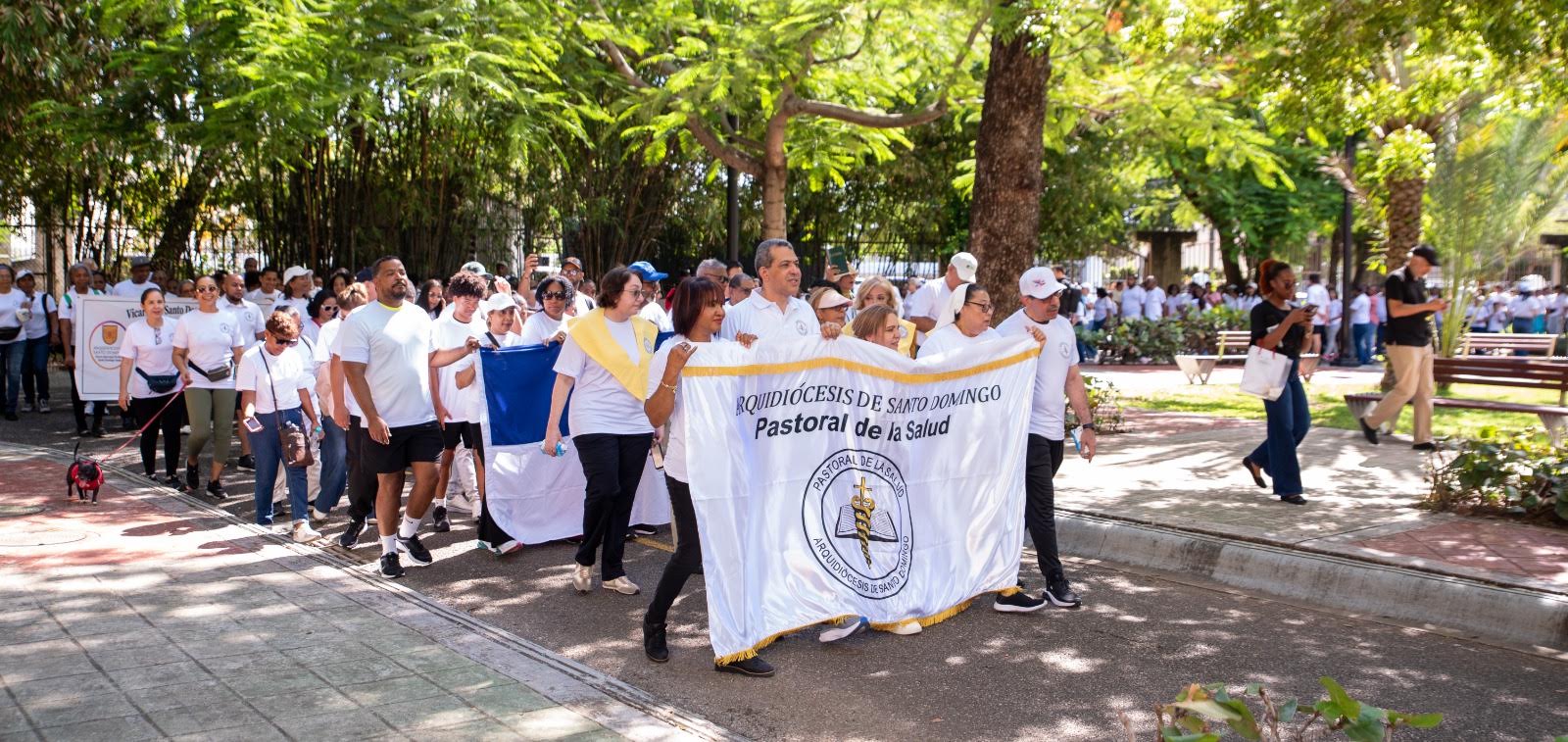 Monseñor Morel Diplán cierra Caminata Un Paso por la Salud Mental; la semana conmemorativa impacta más de 280 mil personas