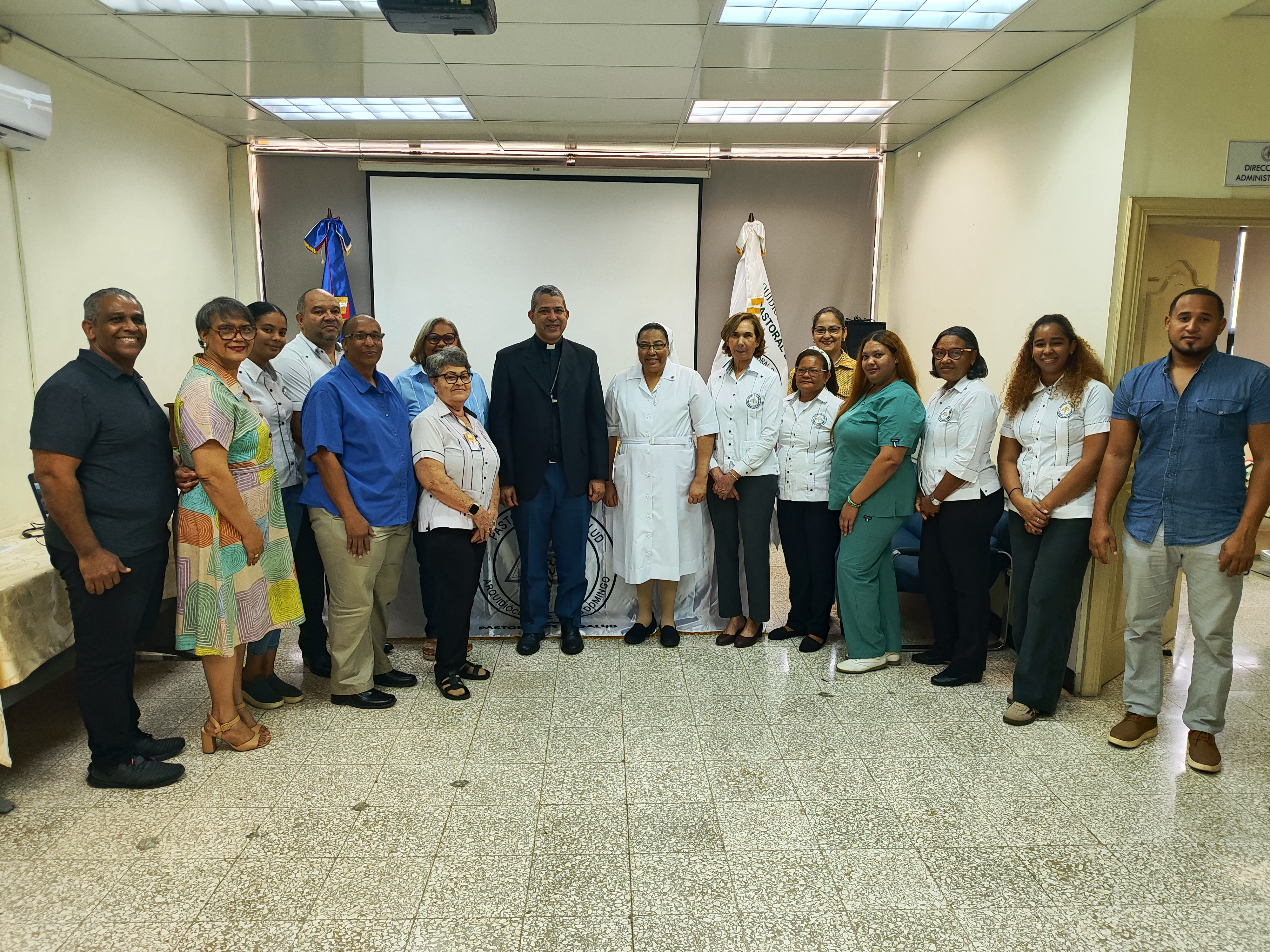 Monseñor Morel Diplán visita la Pastoral de la Salud y constata su labor en sectores vulnerables